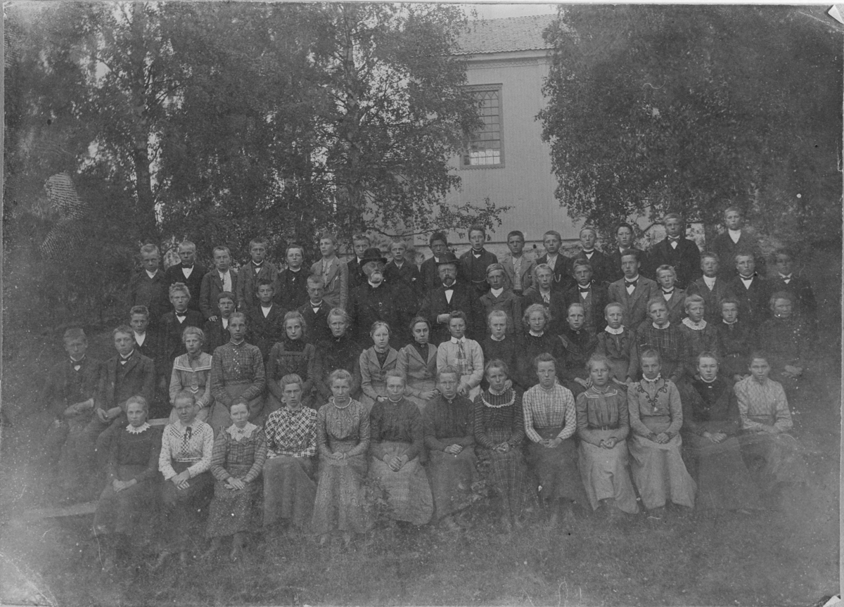 Konfirmanter ved Holmen kirke, 1910. 