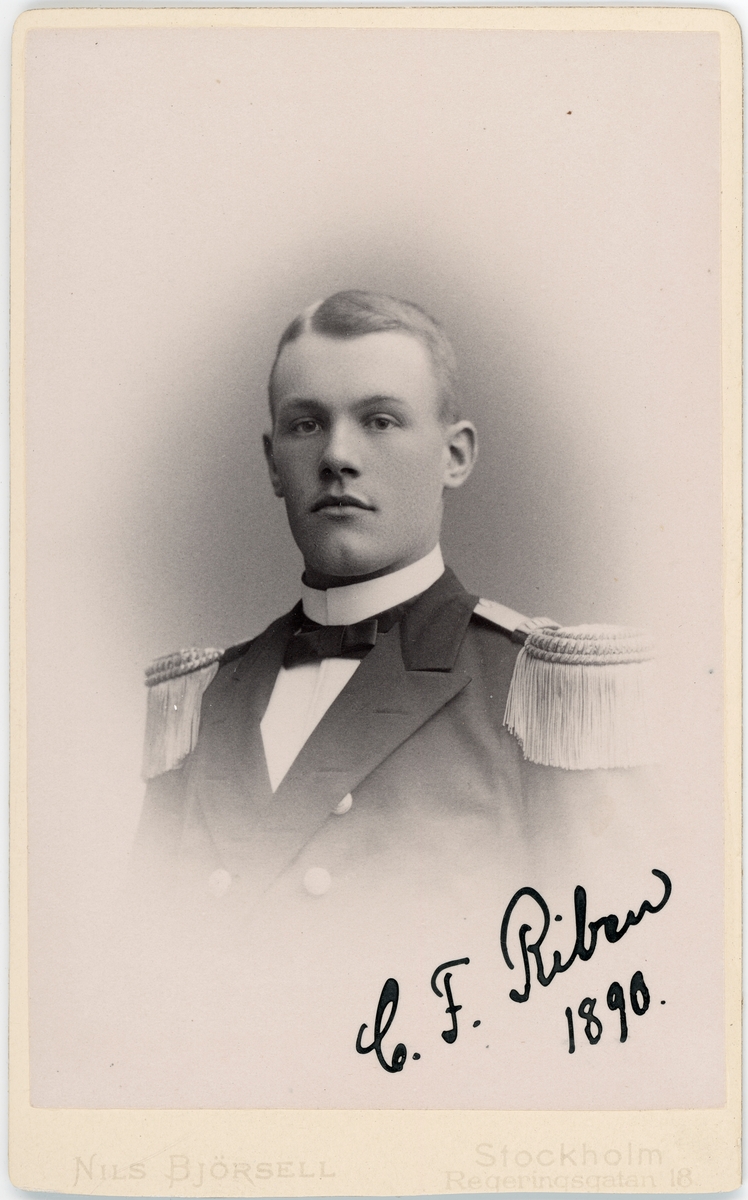 Kabinettsfotografi - underlöjtnant Riben, Kungliga flottan, Stockholm 1890