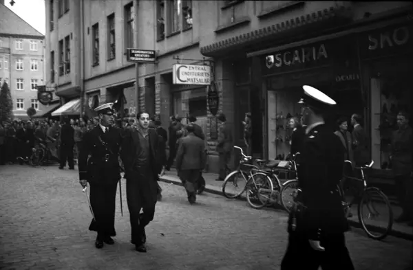 Nazistkravaller På Bokhållaregatan I Linköping - Bild Linköping ...