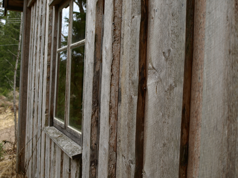 Når Jørnehaugen ble satt i stand av historielaget ble bordkledningen byttet ut. Foto: Bodil Andersson, Østfoldmuseene-Halden historiske Samlinger.