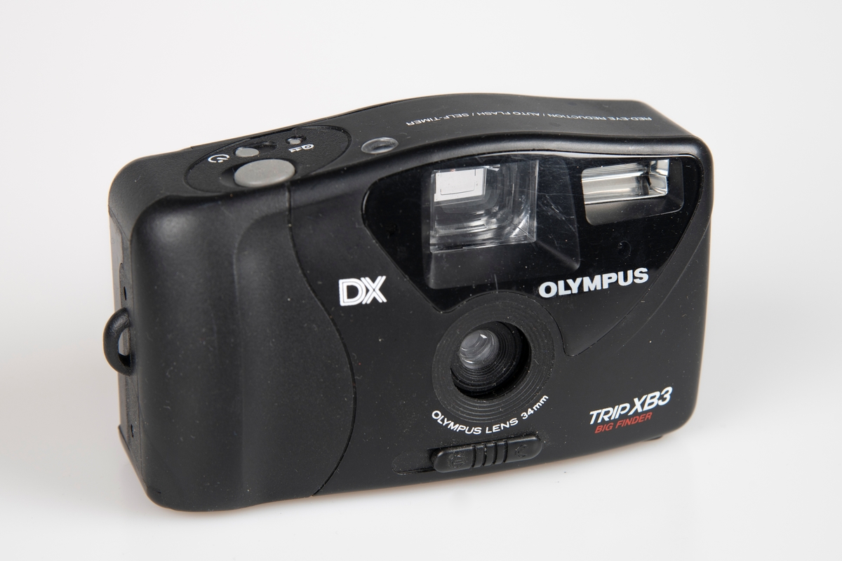 Et helautomatisk kompaktkamera for 35mm film fra Olympus, med et fastfokus 34mm objektiv. Foran objektivet er det en luke som kan skyves til siden. Luke bak kameraet til film, og luke for batteri under kameraet. Automatisk framtrekk av filmen. Innebygd blits.
