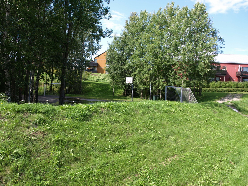 Ovenfor liggesletta finnes nå boligfelter. Foto: Bodil Andersson, Østfoldmuseene - Halden historiske Samlinger. (2009)