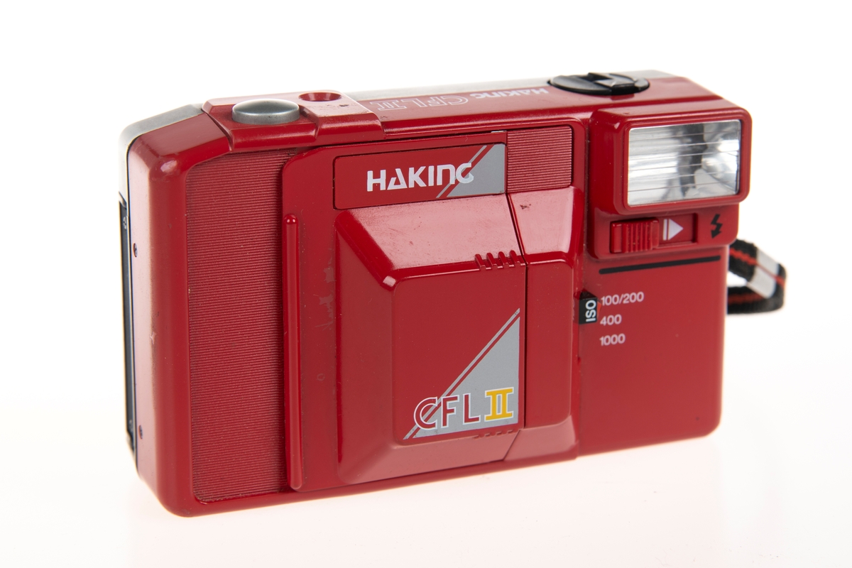 Et enkelt kompaktkamera for 35mm film fra Haking, med et fast 33mm objektiv. Luke bak kameraet til film, og luke under til batterier. Kameraet har et deksel foran linsen som også slår på kameraet. Brytere foran til å velge mellom 3 isoverdier og til å skru på blitsen. Til kameraet er det festet en håndleddsstropp.