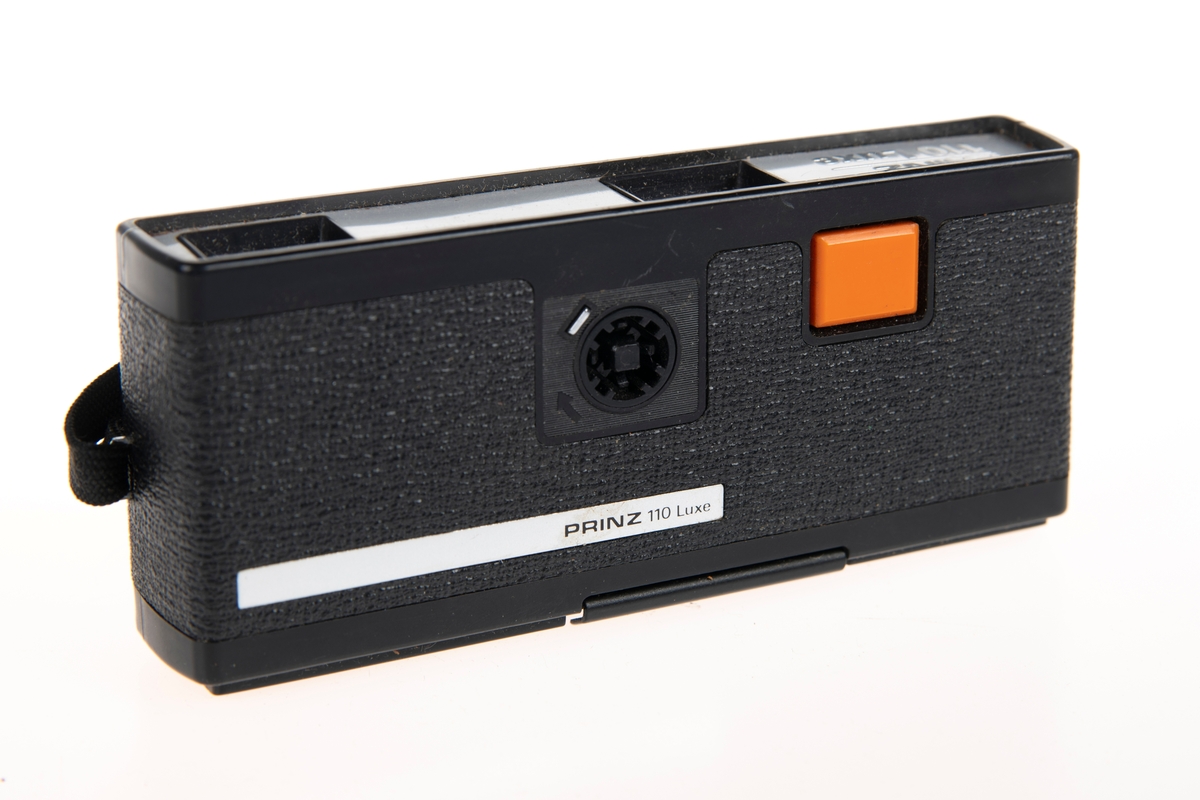 Et kompaktkamera for 110 kassettfilm fra Prinz, med et fastfokus 9.5 26.5mm objektiv.  Luke bak på kameraet til filmkassetten. Filmen dras fram med en spake under kameraet. Kameraet har et vindu bak på filmluken for å se hvor mye film som er igjen. Blitssko på toppen til blitskube. På dene ene siden av kameraet er det festet en håndleddsstropp.

Prinz var en merkevare eid av den britiske butikkjeden Dixons, som solgte andre kameraer (særlig fra Japan) under merkenavnet Prinz.