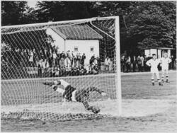 Fotballkamp i idrettsparken, ca. 1970.