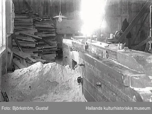 Interiör av snickerifabrik på Varbergs Träförädling. (Se även bild nr GB2_1156)