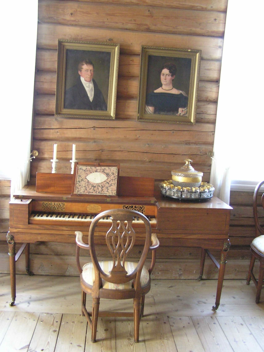 Bilder tatt i Henriette Marie Homann hjem, Berg gård.
Berg-Kragerø Museum, 2009