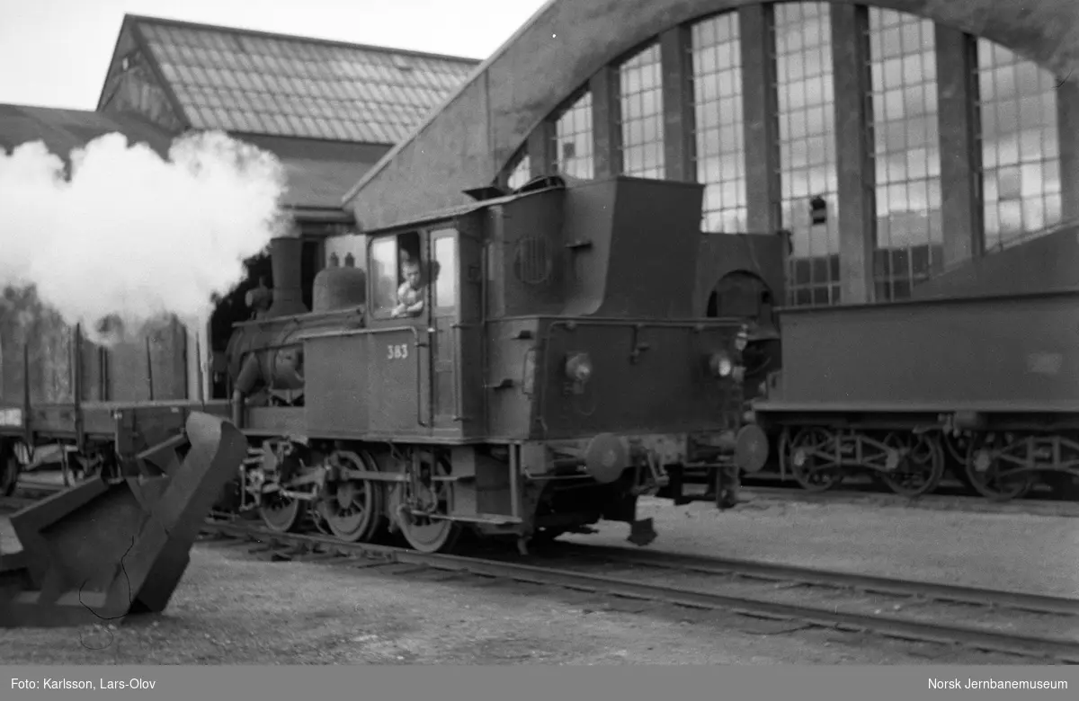 Damplokomotiv 25c 383 i skiftetjeneste på Marienborg ved Trondheim