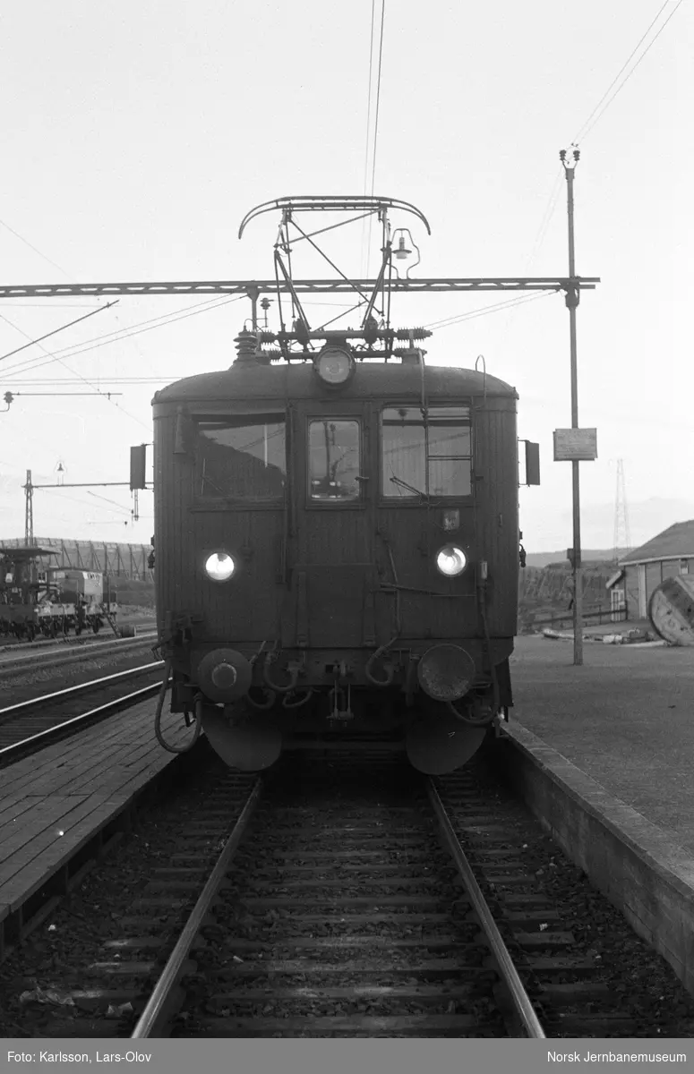 Elektrisk motorvogn BM 62 03 på Bjørnfjell stasjon