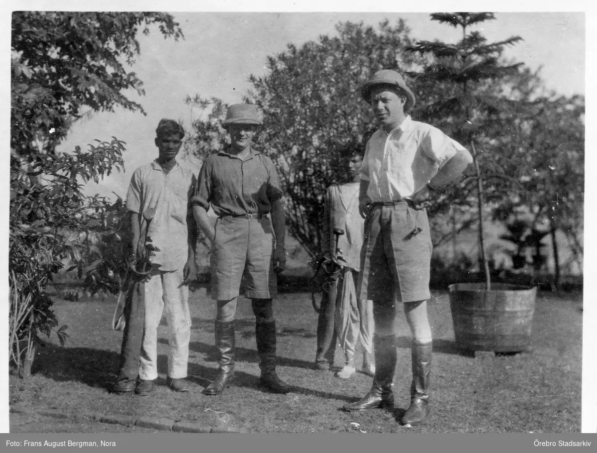 Golfspelare

Från vänster: okänd,  Frans August Bergman (född 1904), okänd, Takman