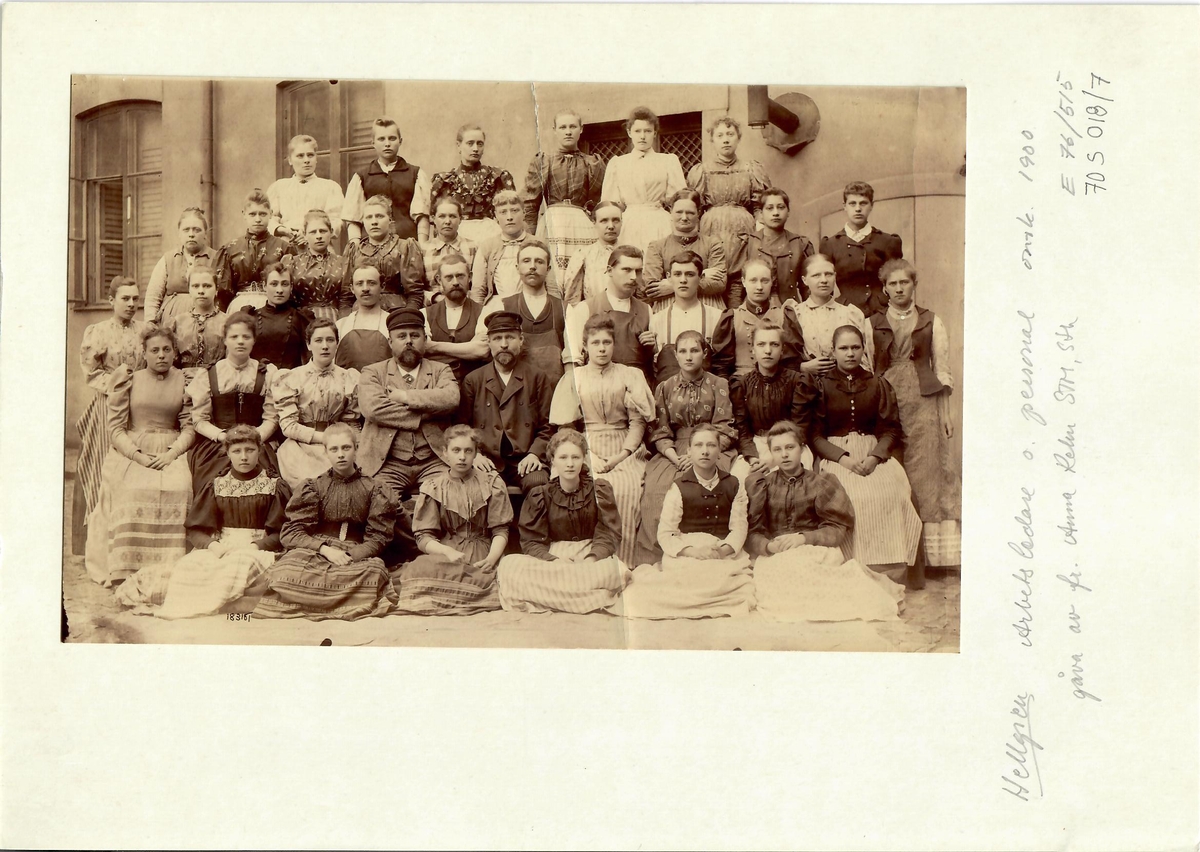 Gruppbild från Hellgren, Arbetsledare och personal omkring 1900