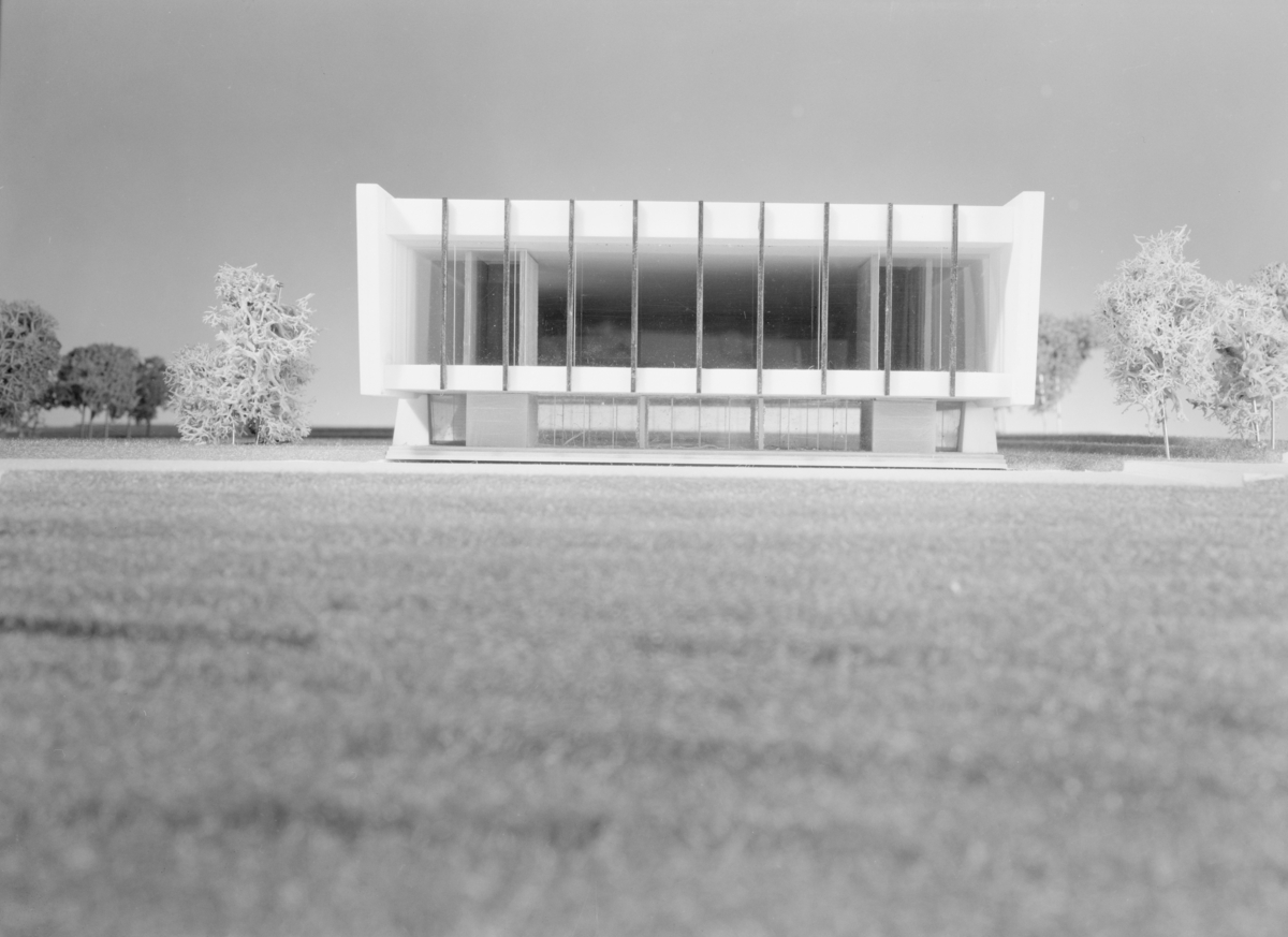 Foto av arkitektmodell av aulabygg på Ås.