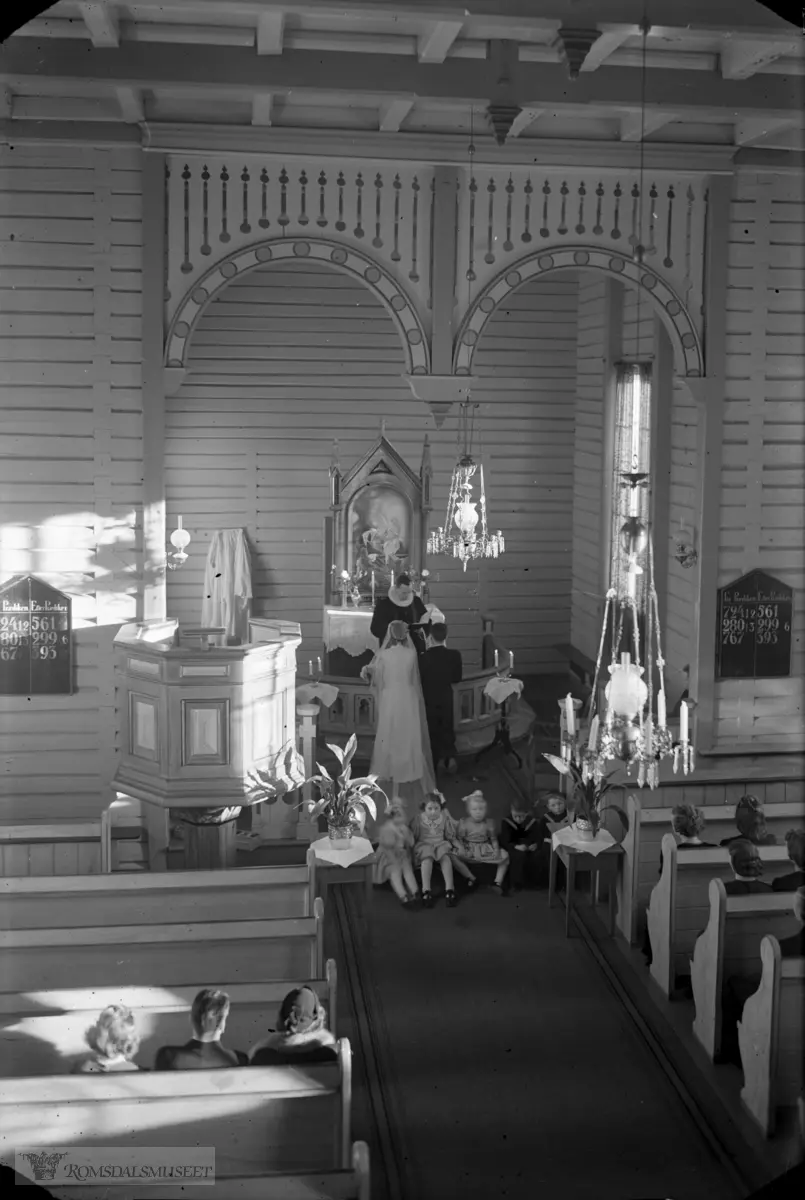 Bryllupet til Ellinor Berg f.08.10.1918 d.04.12.2003 og Palmar Hanset.