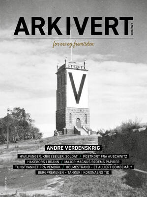 Forsiden til bladet ARKIVERT. Hovedbildet er et sort-hvit bilde av Slottsfjellstårnet med et stort hvitt banner med en stor V på. (Foto/Photo)
