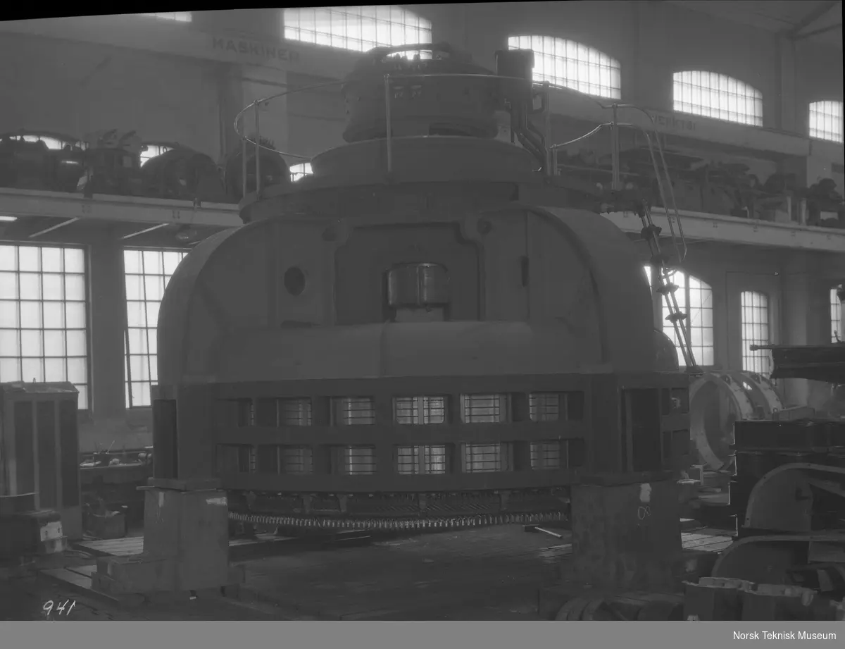 Generator 12500 kVA, 6000 Volt, 50 per og 214 omdr, ordrenummer 12 761, Grønnvollfoss kraftverk : kraftverket ble bygget i 1930-1933 og eies av Skiensfjordens kommunale kraftselskap