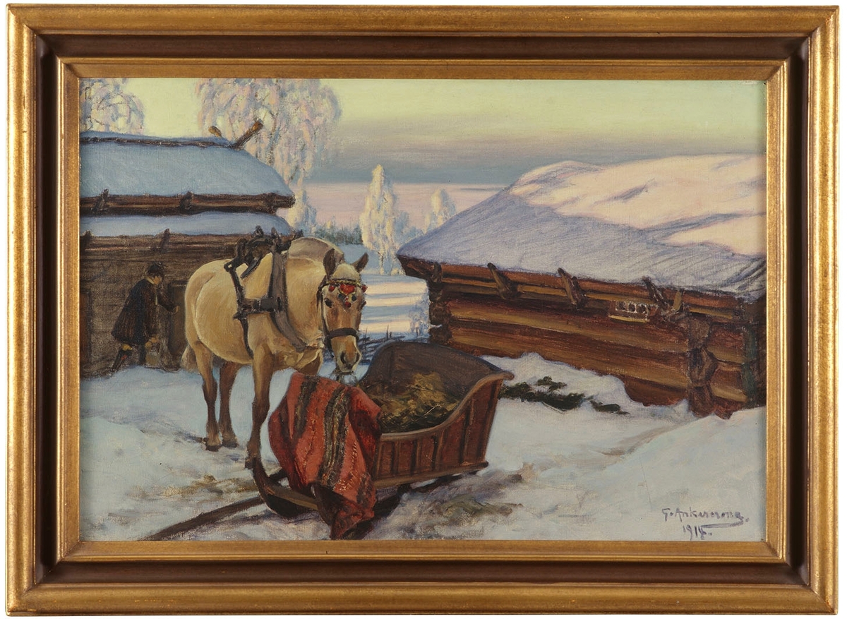 Hästen står och äter hö ur släden, redo att selas på för avfärd från Ankarcronas gård Holen i Tällberg. En man hämtar något i förrådshuset, härbret, bakom. Det är vinter och hästen är dekorerad på pannan med rött hjärta och garnbollar. En vävd textil i rött och grönt hänger över släden.