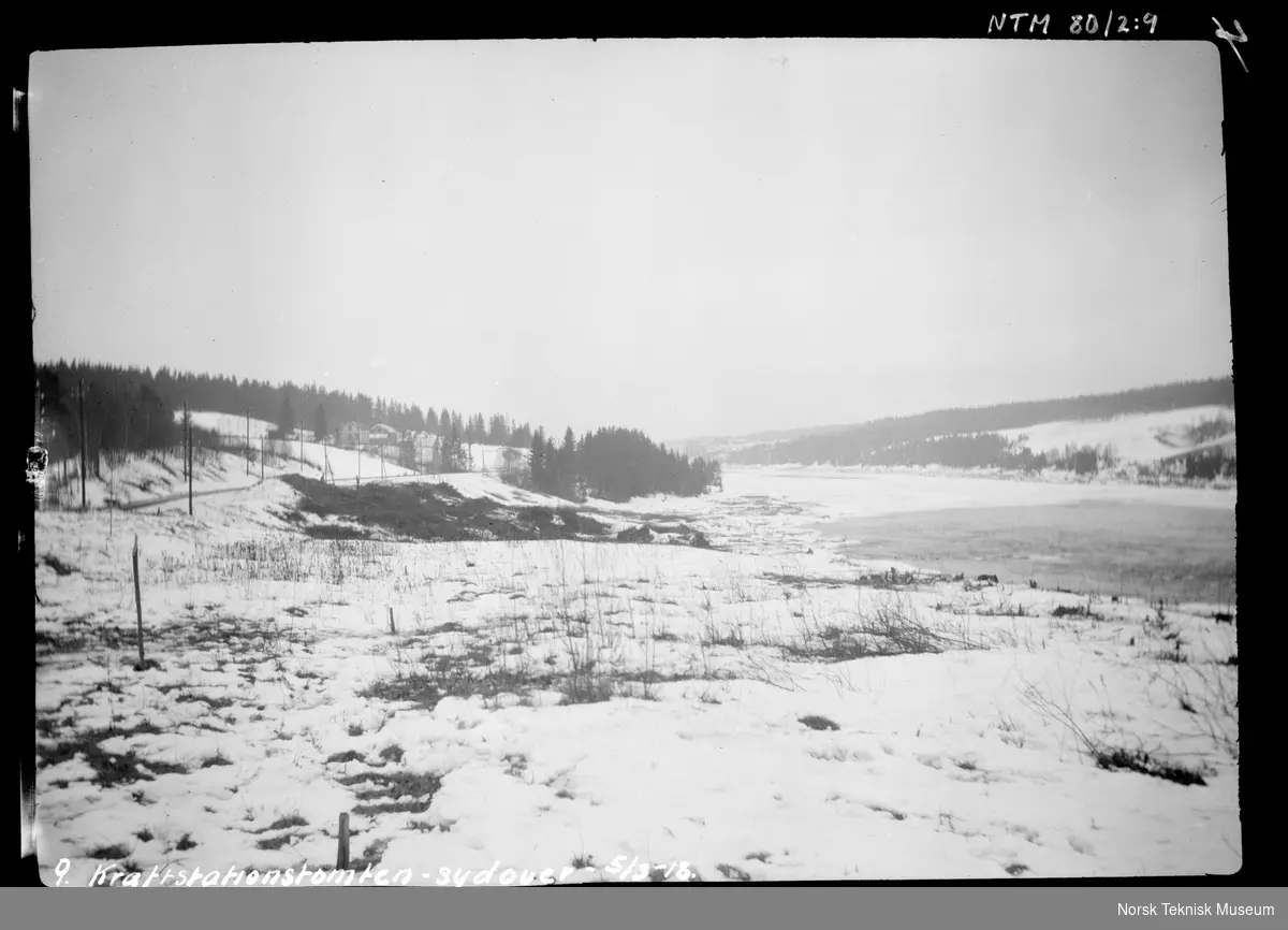 Tomten til Rånåsfossanlegget sett sydover, fotografert i forbindelse med utbyggingen av Raanaasfossen 1918-1930