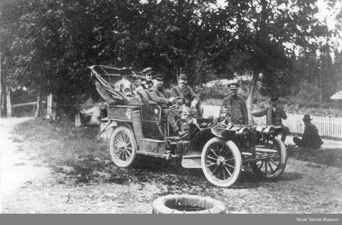Biltur på Tonsåsen juli 1905
