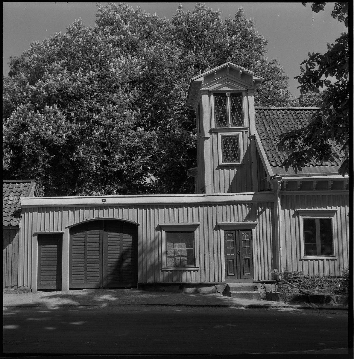 Åmans fastighet, kv Bandvävaren. S Ringgatan. 16 juni 1954. (Här ligger i dag Kulturhuset/bibl.)