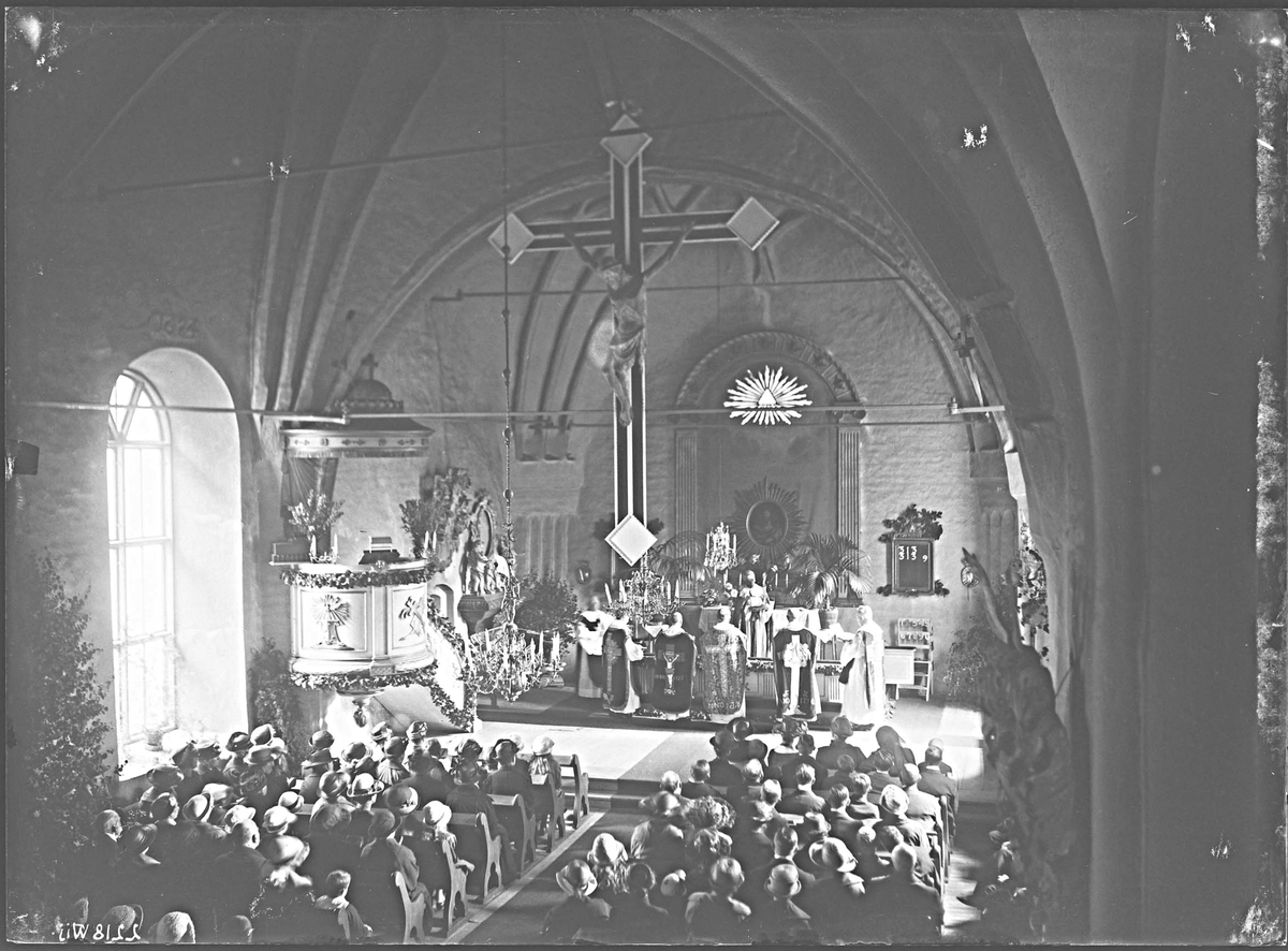 Kyrkoherdeinstallation i Haraker kyrka. Församlingen fick en ny kyrkoherde i Karl Axel Nord.