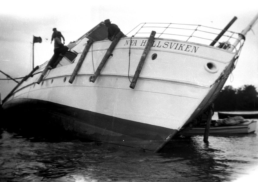 Sjöolycka, fartyget Nya Hållsviken har kantrat.