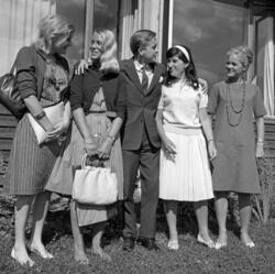 Noen av skuespillerne ved Riksteatret 1962. Fra venstre: Tov