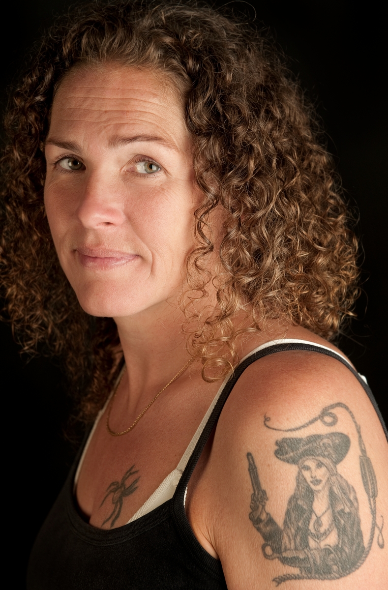  Porträtt och tatueringar på Susanne Borgström för utställning Tro hopp & kärlek på Sjöhistoriska.