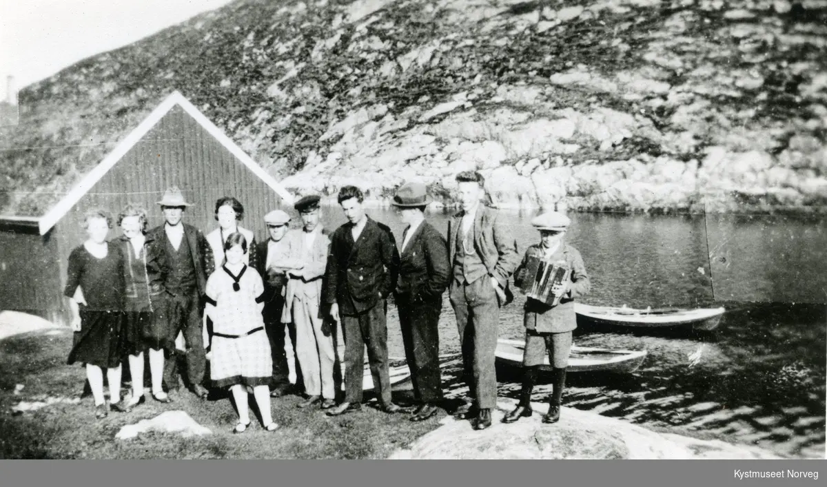 Laksefiske med blant andre Ola Vedvik, Klara Johnsen og Odd Lauvsnes i Bjørøyvær, Havnerøya i Flatanger