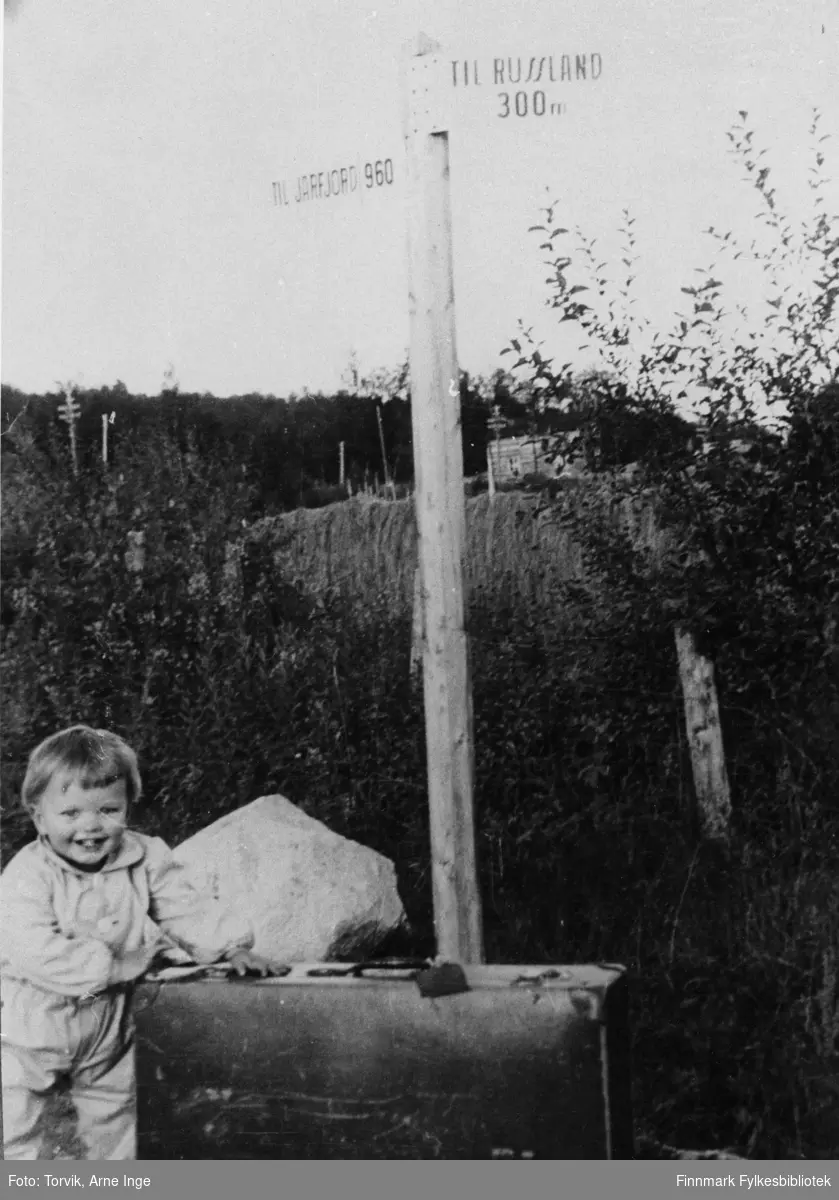 Torvik "junior" er 16 måneder gammel i Storskog 10.9.1947. Senere i voksenalder arbeidet han som informasjonskonsulent i Samferdselsdepartementet.