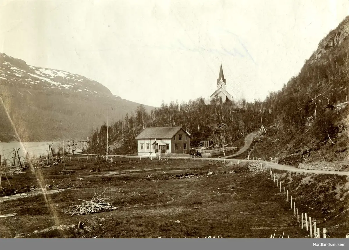 Charlotte. 
Losjelokalet bygget i 1898 fotografert i 1904. Bygningen ble i 1904 forlenget en del mot vest. 

Foto N. Helgesen, Bodø.
