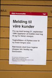 Oppslag i forbindelse med nedleggelse av Såner stasjon på Øs
