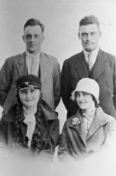 Gruppebilde. Angel Hansen bak til høyre. Fotografert 1926. T