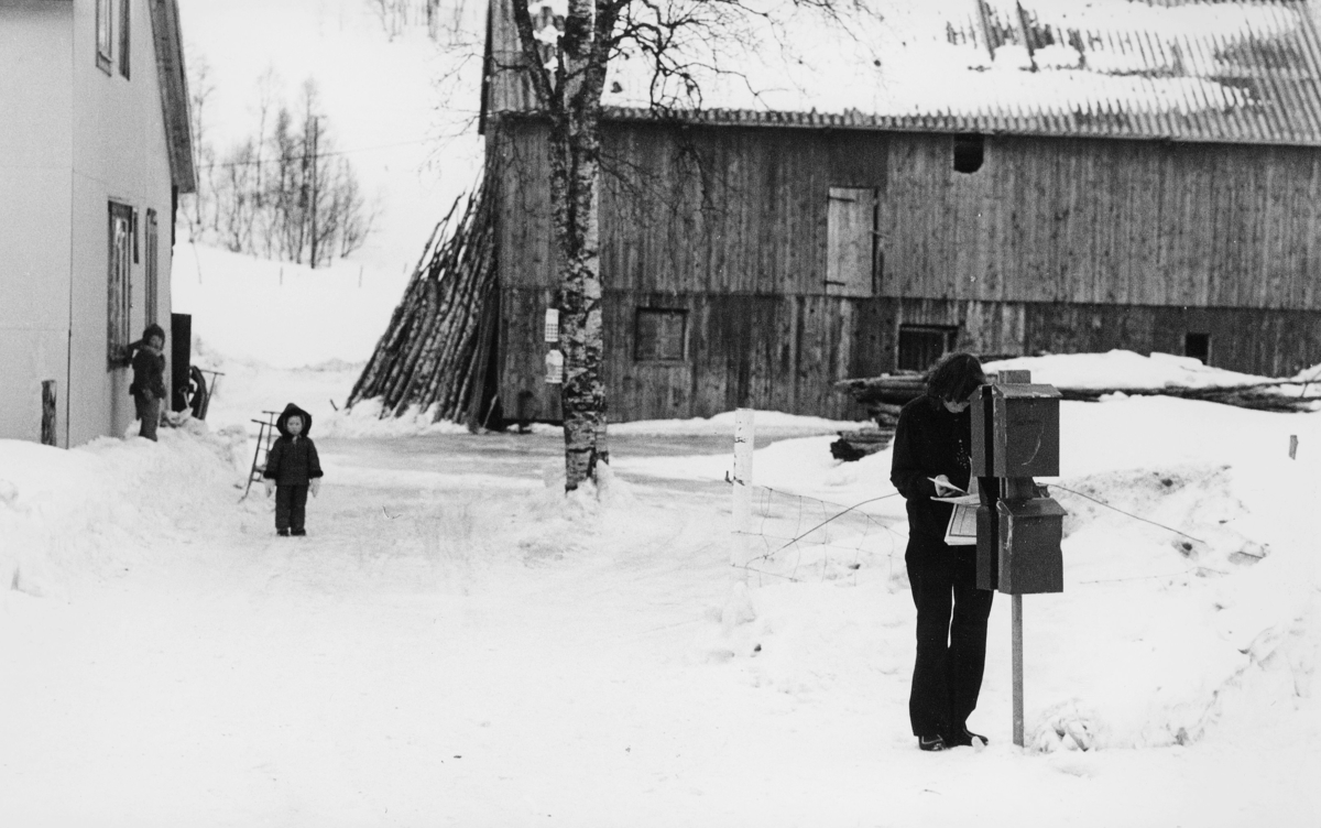 postkasser, privat, kvinne, barn, posten i Nord