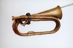 postmuseet, gjenstander, posthorn, trompettype, lærrem, lenk