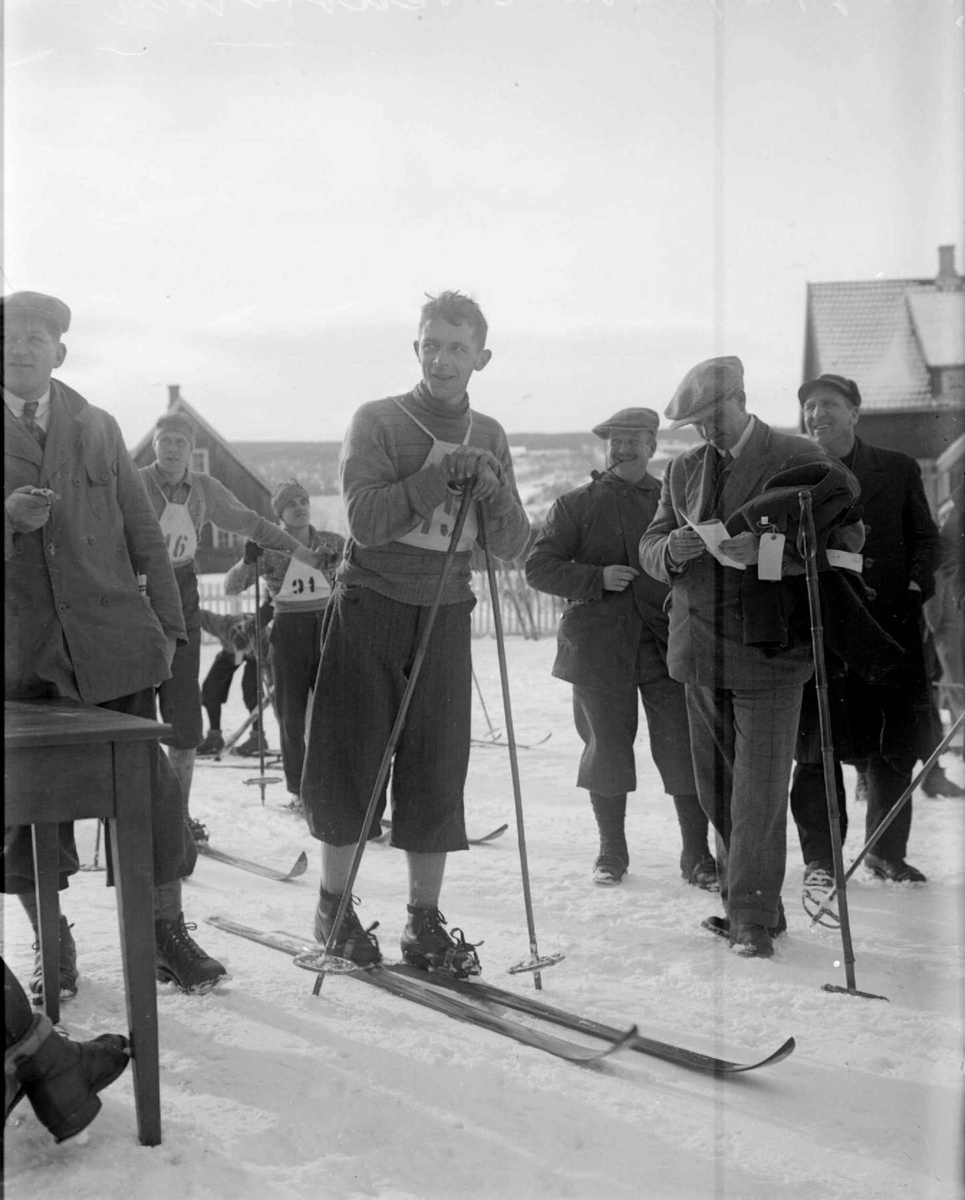 Skiløpere.  Lillehammerrennet 1934. Kåre Busterud.