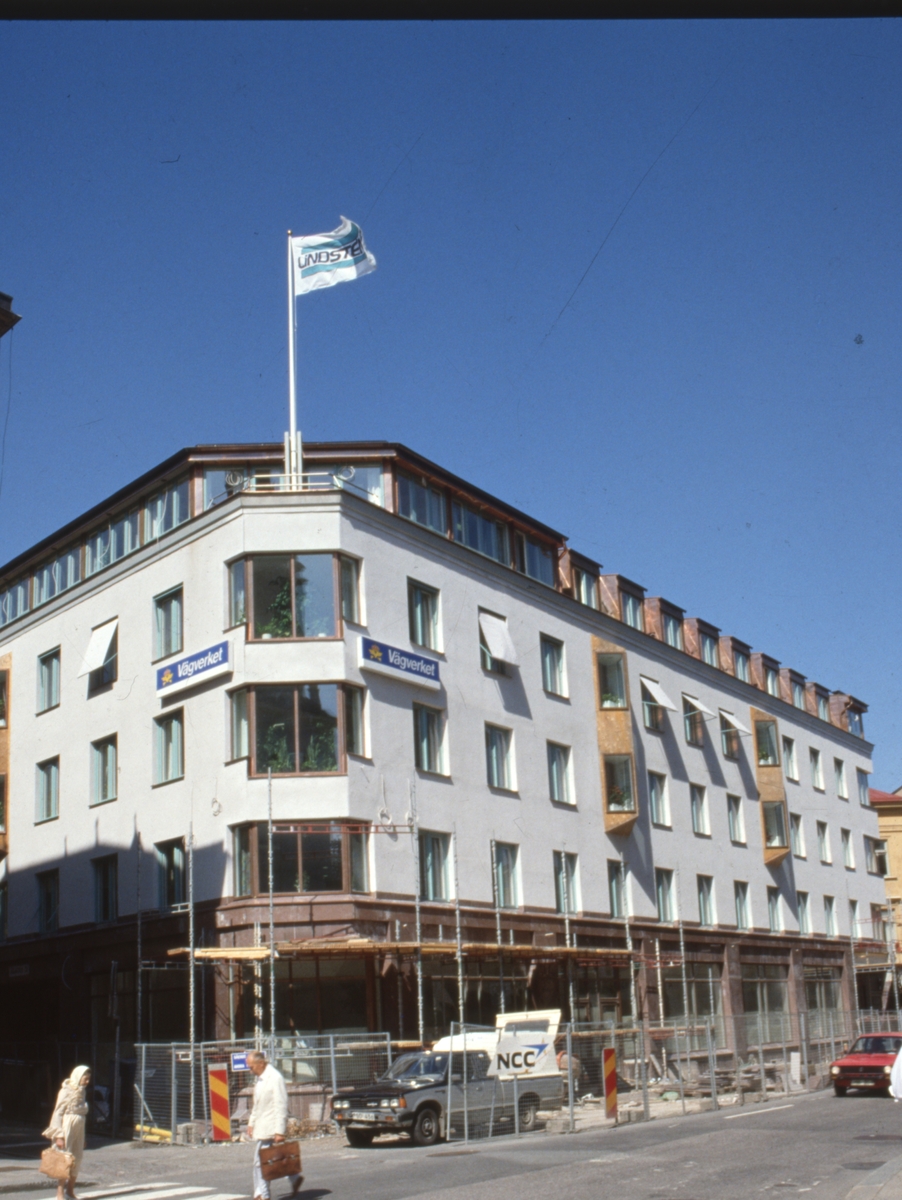 Lindsten bygger för Vägverkets räkning på S:t Larsgatan.