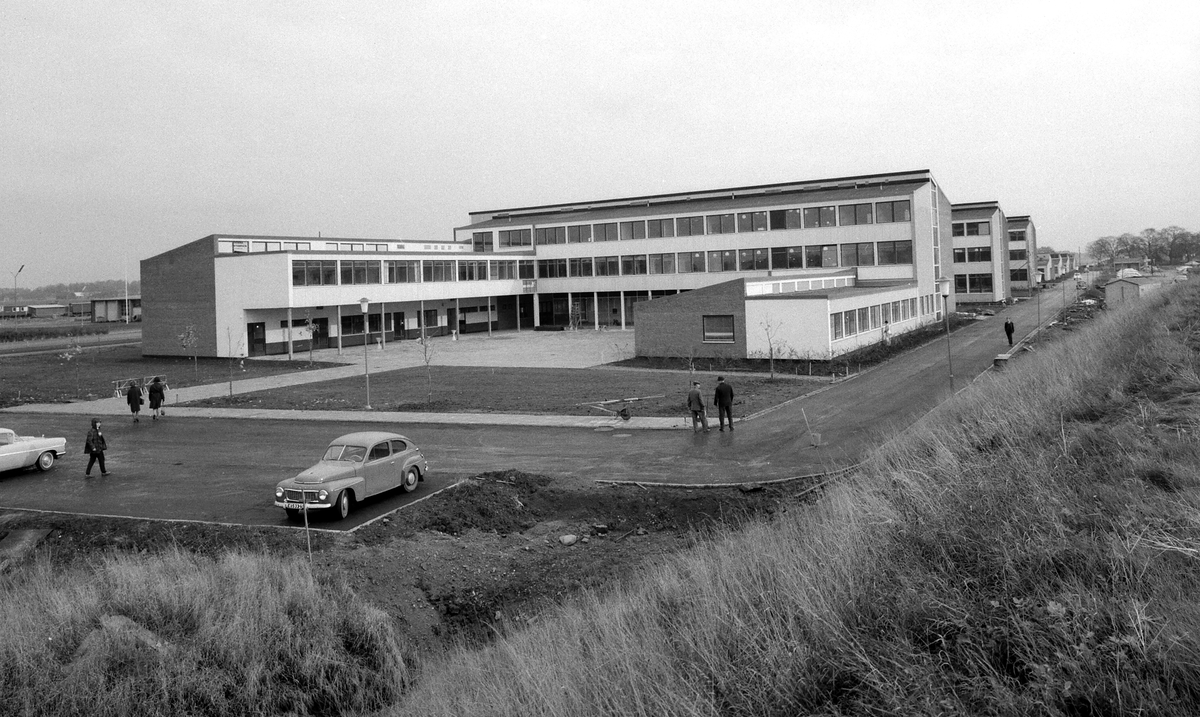 Exteriörer från Yrkesskolan Anders Ljungstedts gymnasium, Ljunkan . 1964.