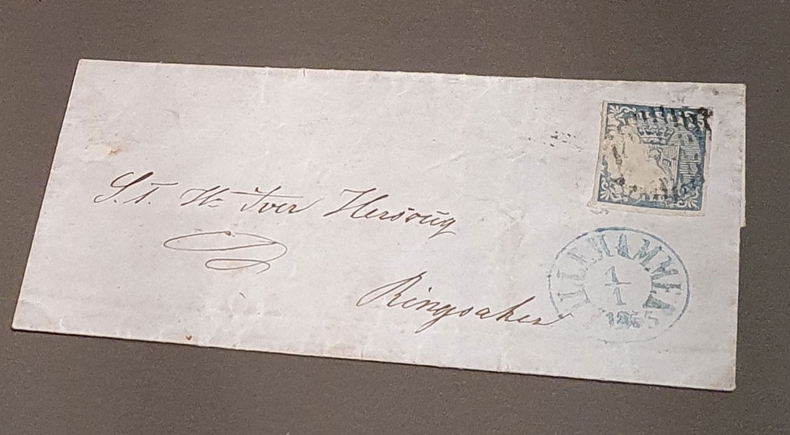 Konvolutt med frimerke Norge nr. 1, stemplet dagen da frimerket ble gitt ut. Stemplet Lillehammer 1.1.1855. Frimerket er stemplet med riststempel.