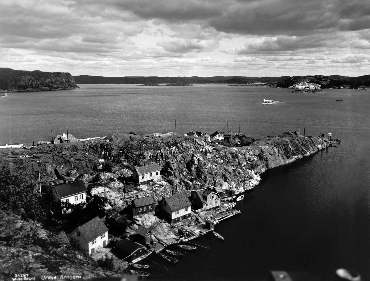 Kragerø, del av landskap, odde ut mot havet, bebyggelsen består i hovedsak av fiskebruk langs sjøkanten.
