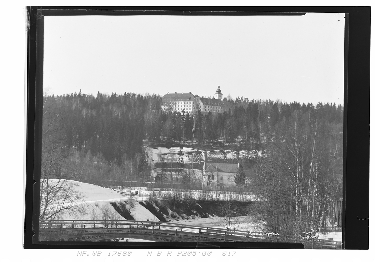 Bærum sykehus fotografert fra Sandvikselva. Fotografert 1924.