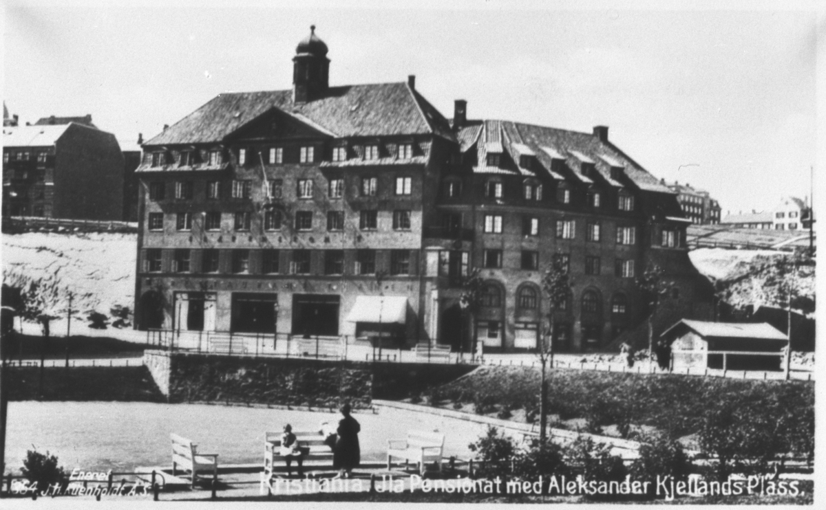 Ila pensjonat ruver i landskapet rundt Alexander Kiellands plass. Fotografert 1926.