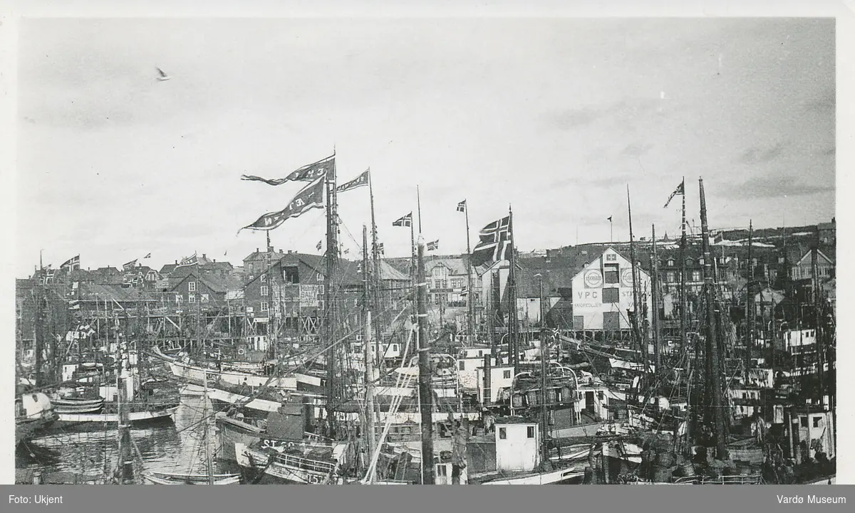Vardø havn 17. mai 1933