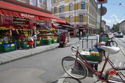 bygårder, gateløp, sykler, biler, sultan import