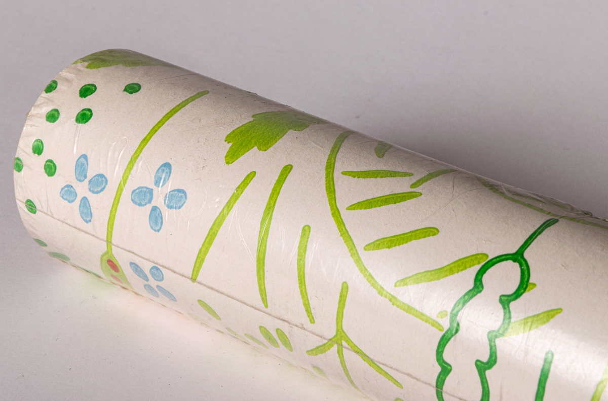 Tapetrulle i originalförpackning. Tillverkad av Duro, designer Susanne Grundell, design: Gräs, serienummer:523. Vit botten med stiliserade grässorter.