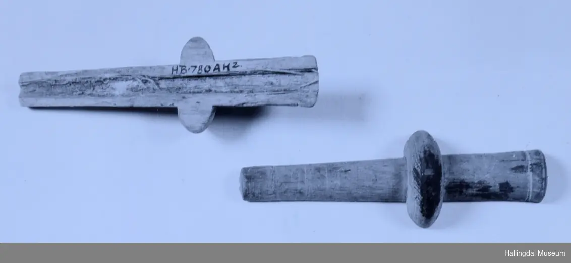 Ligger i verktøyskrin m/ masse utstyr. HB 00780 a - HB 00780 ai.
