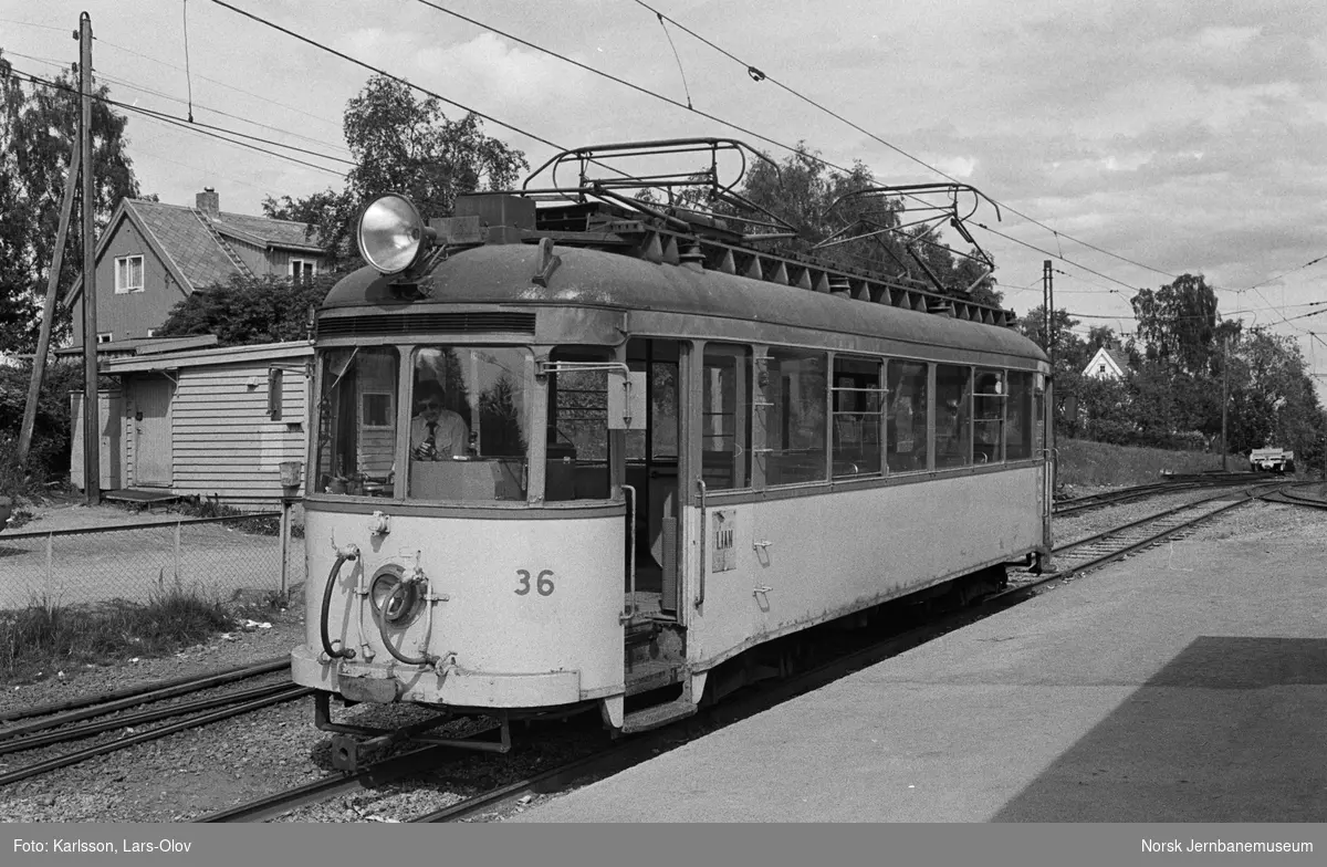 Gråkallbanens sporvogn nr. 36 på Munkvoll stasjon