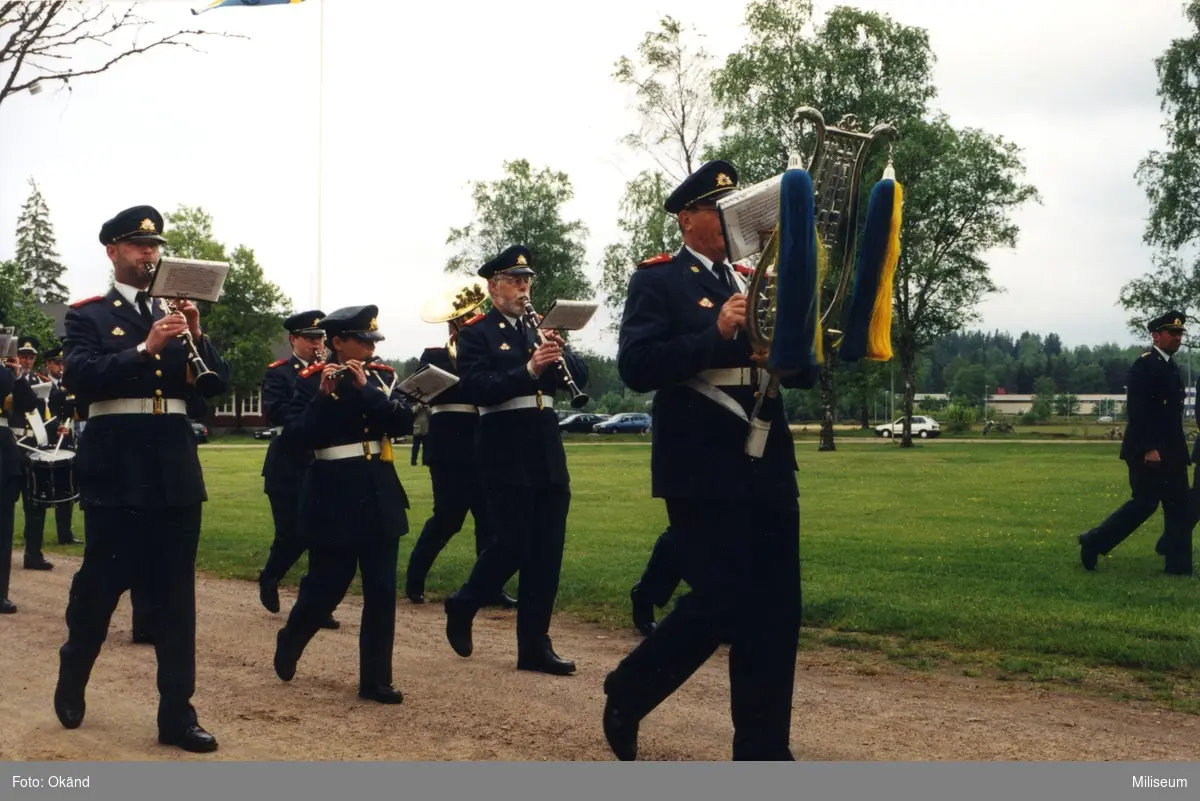 6 juni 2001, Västra lägret, Skillingaryd. Hemvärnets musikkår, Jönköping/Huskvarna, på vägen till invigning av Jönköpings regementes minnessten.