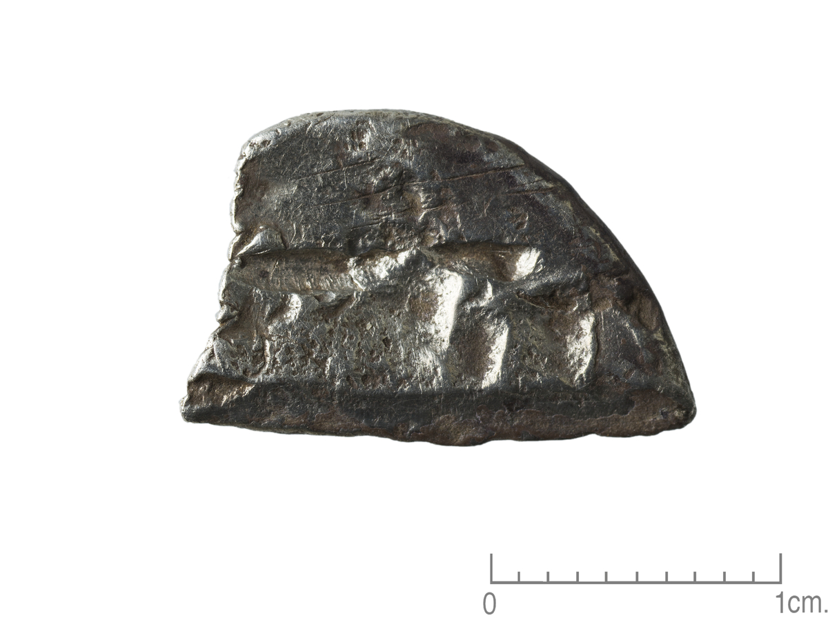 Mynt,1/4 klippet mynt i sølv, slitt men spor av preging på begge sider, st.l. 17 mm.