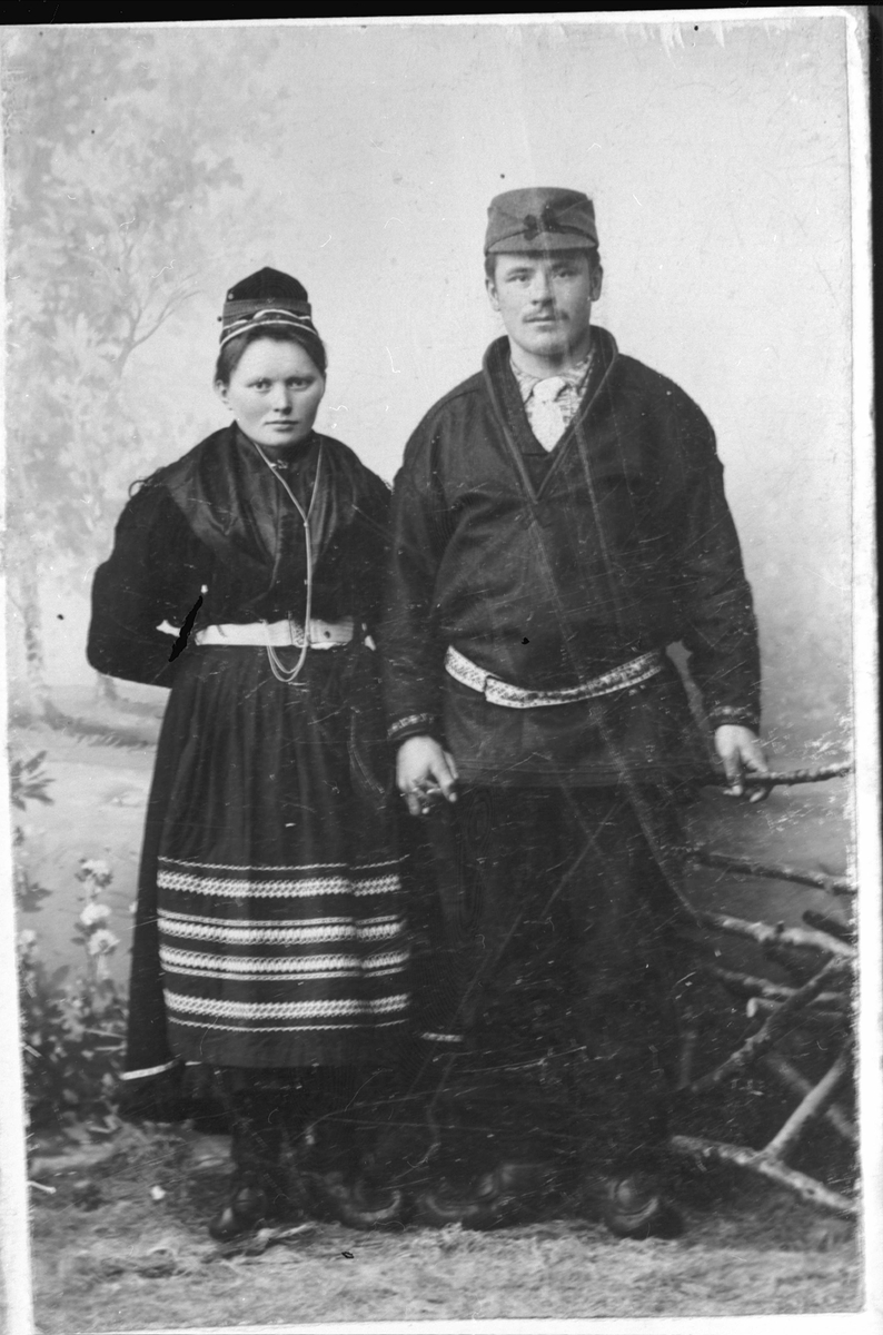 Bryllupsbilde av Inga Nilsdatter og Anders Myrnes fra Myrnes i Evenes.