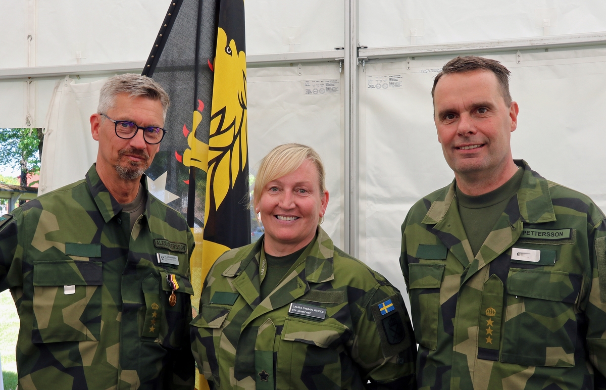 Byte av regementschef för Skaraborgs regemente, 2021-06-16.Avgående regch Bengt Alexandersson, stf arméchef Laura Swaan Wrede och pågående regch Stefan Pettersson.